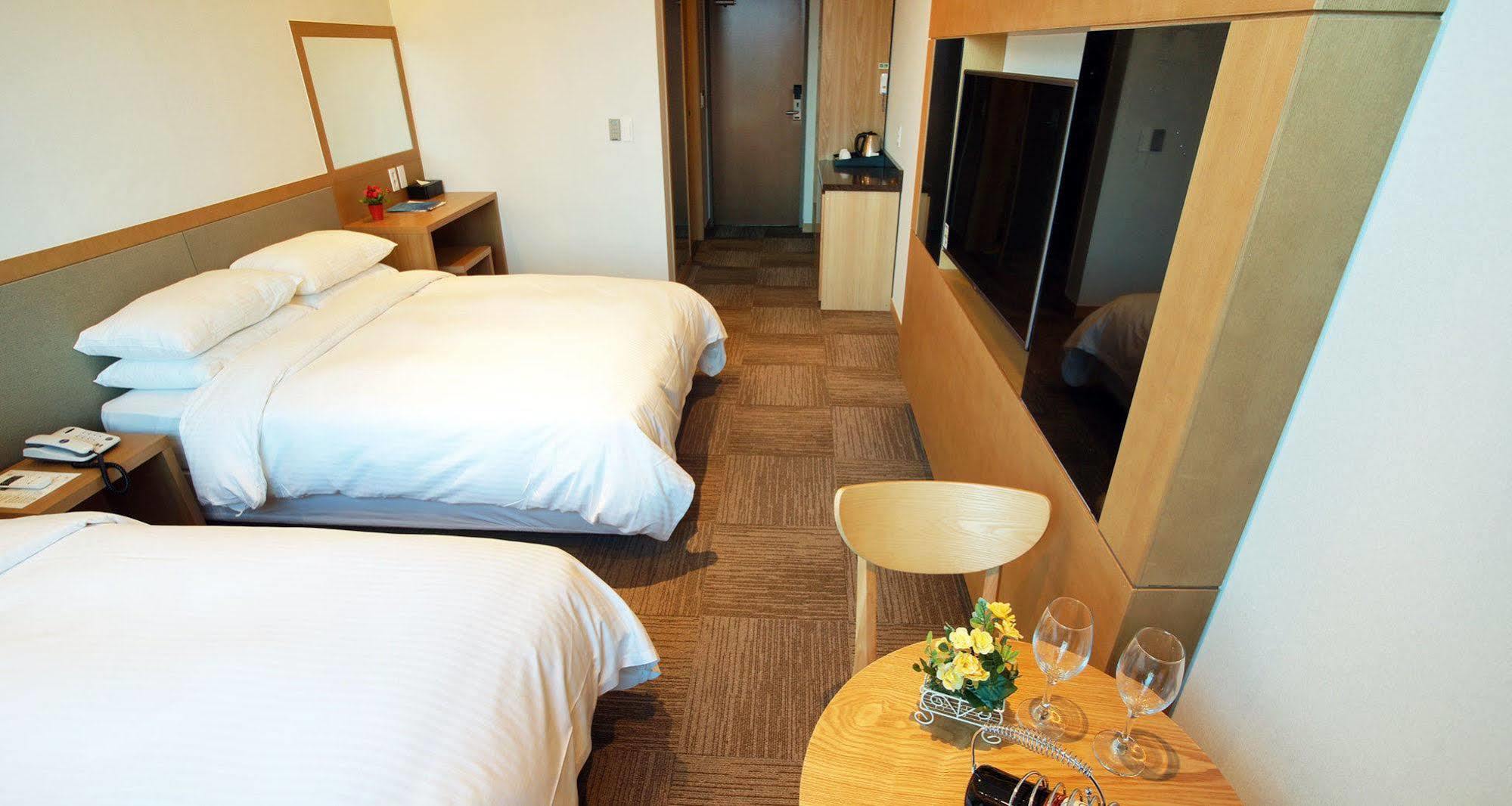 Jeju Poong Gyung Hotel Сеогвипо Екстериор снимка
