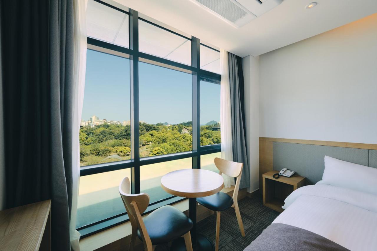 Jeju Poong Gyung Hotel Сеогвипо Екстериор снимка