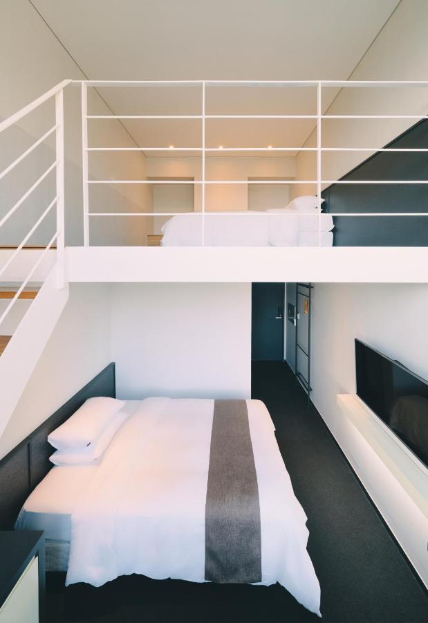 Jeju Poong Gyung Hotel Сеогвипо Екстериор снимка