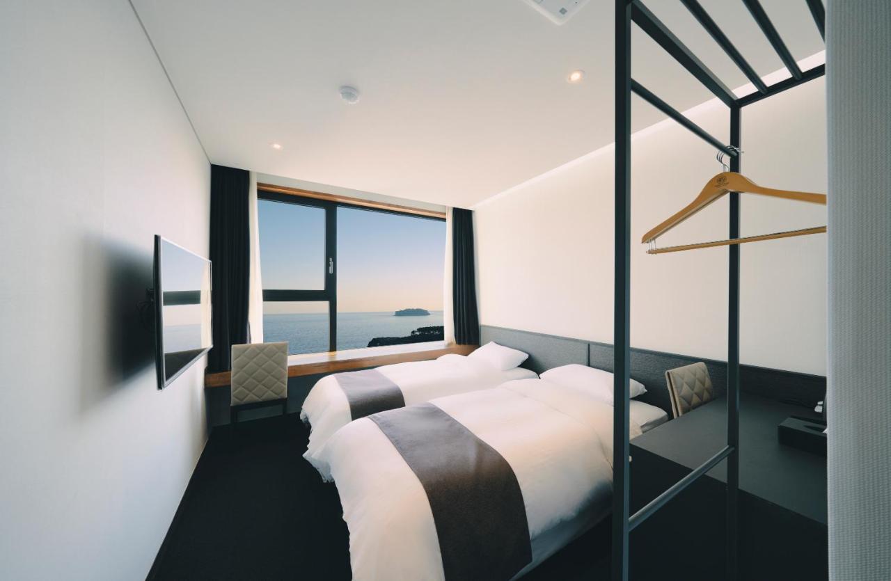 Jeju Poong Gyung Hotel Сеогвипо Екстериор снимка