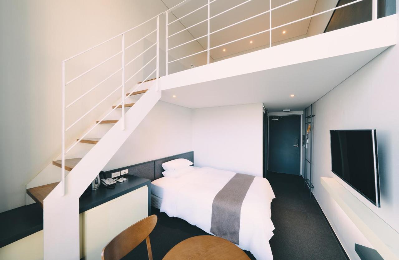 Jeju Poong Gyung Hotel Сеогвипо Екстериор снимка